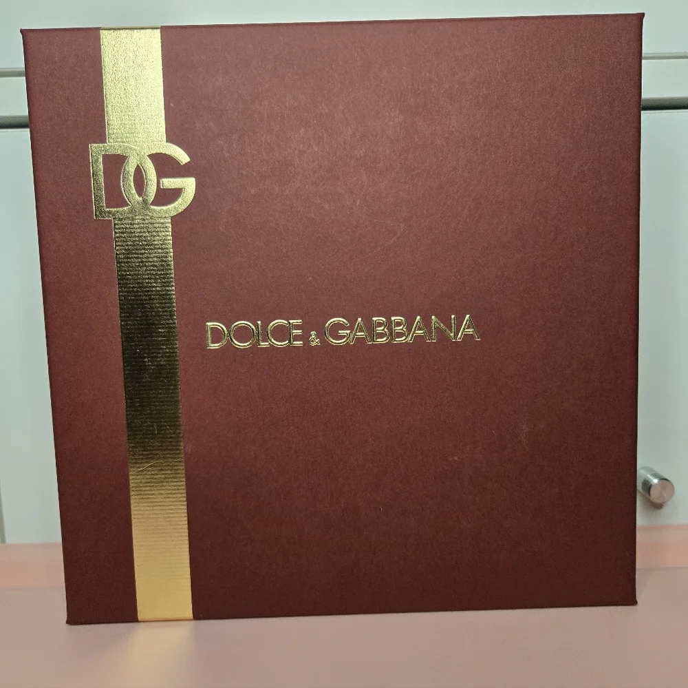 SALE❤️ Q by Dolce & Gabbana Set - Picture 2 of 4